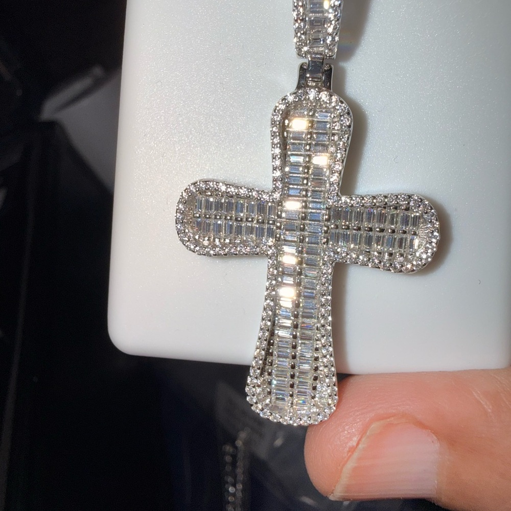 Solid 925 Sterling Silver Unisex Round & Baguette Criss Cross Moissanite Pendant - Picture 7 of 7